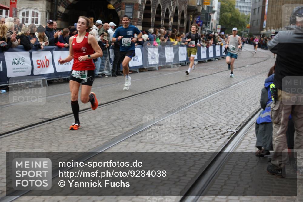 05.10.2025 - 20. swb-Marathon Bremen Yannick Fuchs http://msf.ph/oto/9284038 05.10.2025 13:00:45 Ziel 46, 1612, 3251, 3982, 7099 meine-sportfotos.de