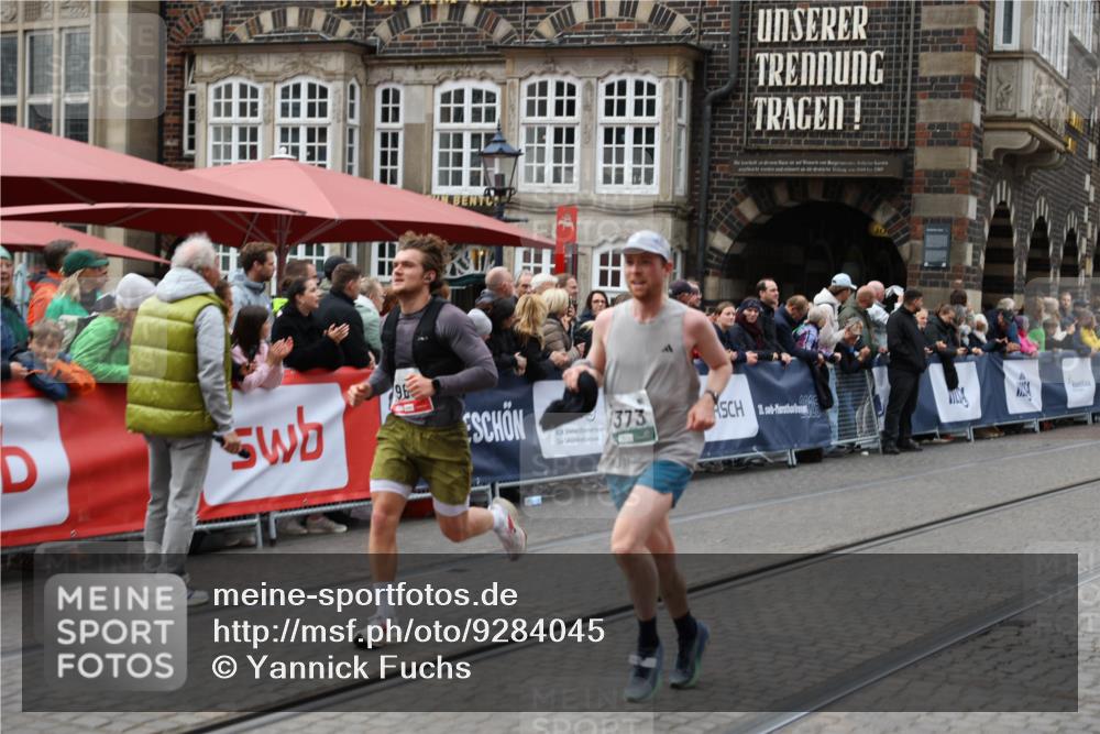 05.10.2025 - 20. swb-Marathon Bremen Yannick Fuchs http://msf.ph/oto/9284045 05.10.2025 13:00:48 Ziel 965, 3251, 3982, 5014, 7099, 7373 meine-sportfotos.de