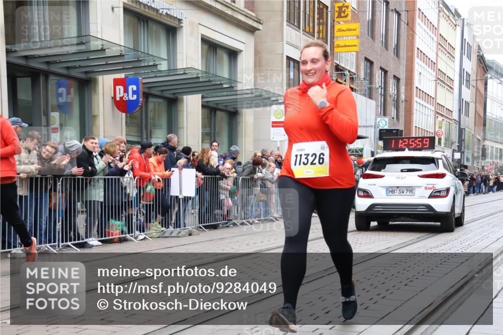 05.10.2025 - 20. swb-Marathon Bremen Strokosch-Dieckow http://msf.ph/oto/9284049 05.10.2025 11:25:58 Ziel 9352, 10373, 11326, 9352, 10373, 11326 meine-sportfotos.de