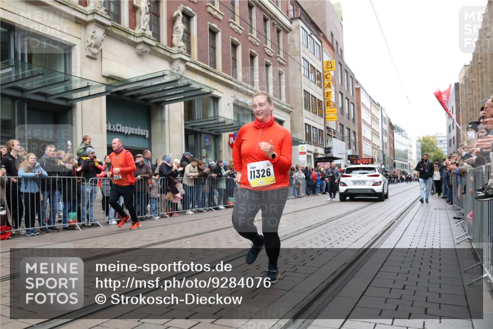 05.10.2025 - 20. swb-Marathon Bremen Strokosch-Dieckow http://msf.ph/oto/9284076 05.10.2025 11:25:59 Ziel 9352, 9941, 10373, 11326, 9352, 9941, 10373, 11326 meine-sportfotos.de
