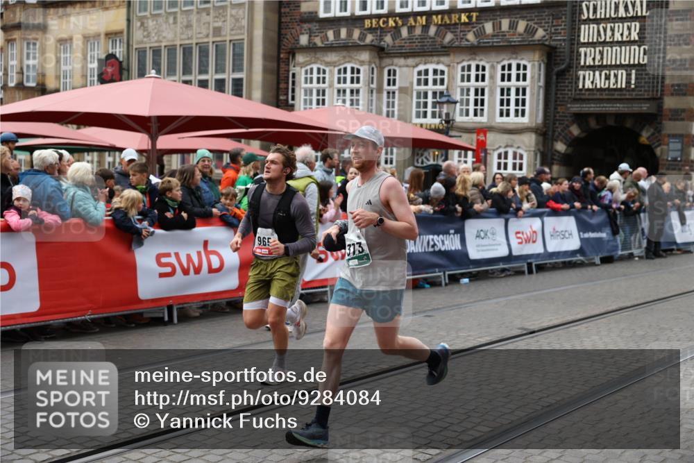 05.10.2025 - 20. swb-Marathon Bremen Yannick Fuchs http://msf.ph/oto/9284084 05.10.2025 13:00:49 Ziel 965, 3251, 3982, 5014, 7099, 7373 meine-sportfotos.de