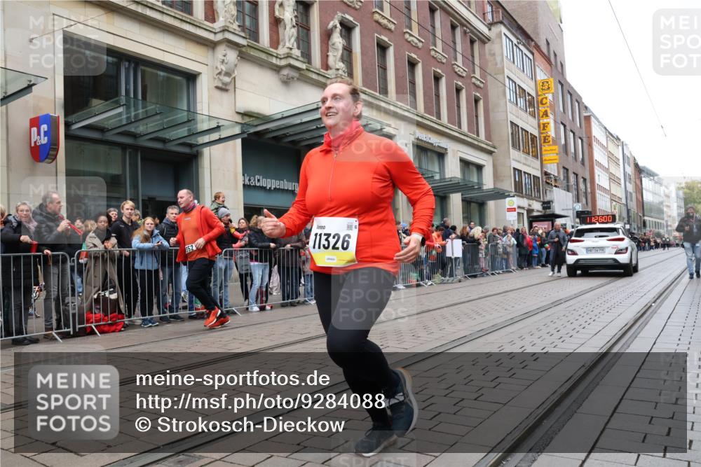 05.10.2025 - 20. swb-Marathon Bremen Strokosch-Dieckow http://msf.ph/oto/9284088 05.10.2025 11:25:59 Ziel 9352, 9941, 10373, 11326, 9352, 9941, 10373, 11326 meine-sportfotos.de