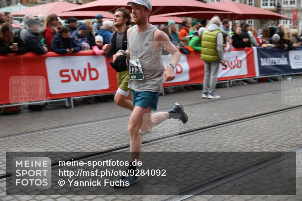 05.10.2025 - 20. swb-Marathon Bremen Yannick Fuchs http://msf.ph/oto/9284092 05.10.2025 13:00:49 Ziel 965, 3251, 3982, 5014, 7099, 7373 meine-sportfotos.de