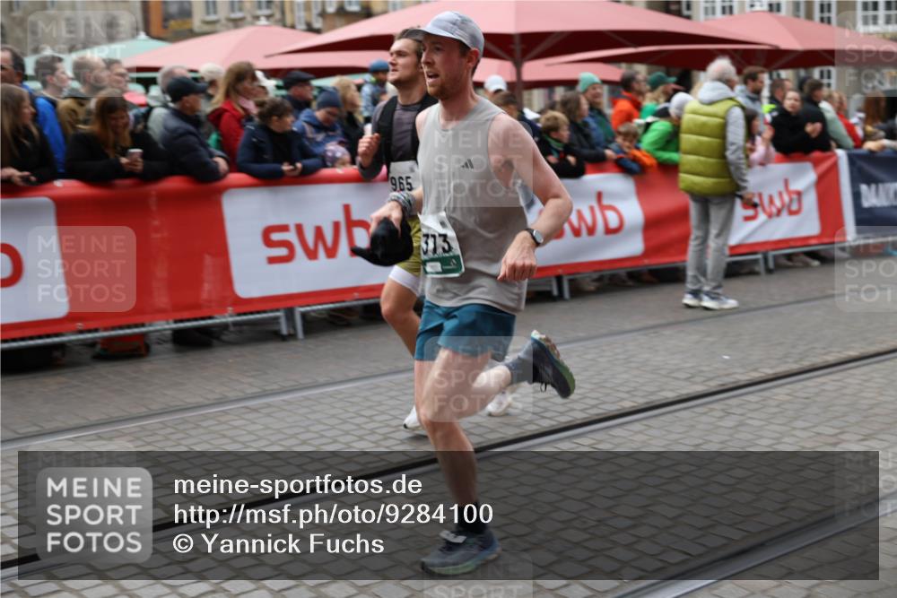05.10.2025 - 20. swb-Marathon Bremen Yannick Fuchs http://msf.ph/oto/9284100 05.10.2025 13:00:49 Ziel 965, 3251, 3982, 5014, 7099, 7373 meine-sportfotos.de