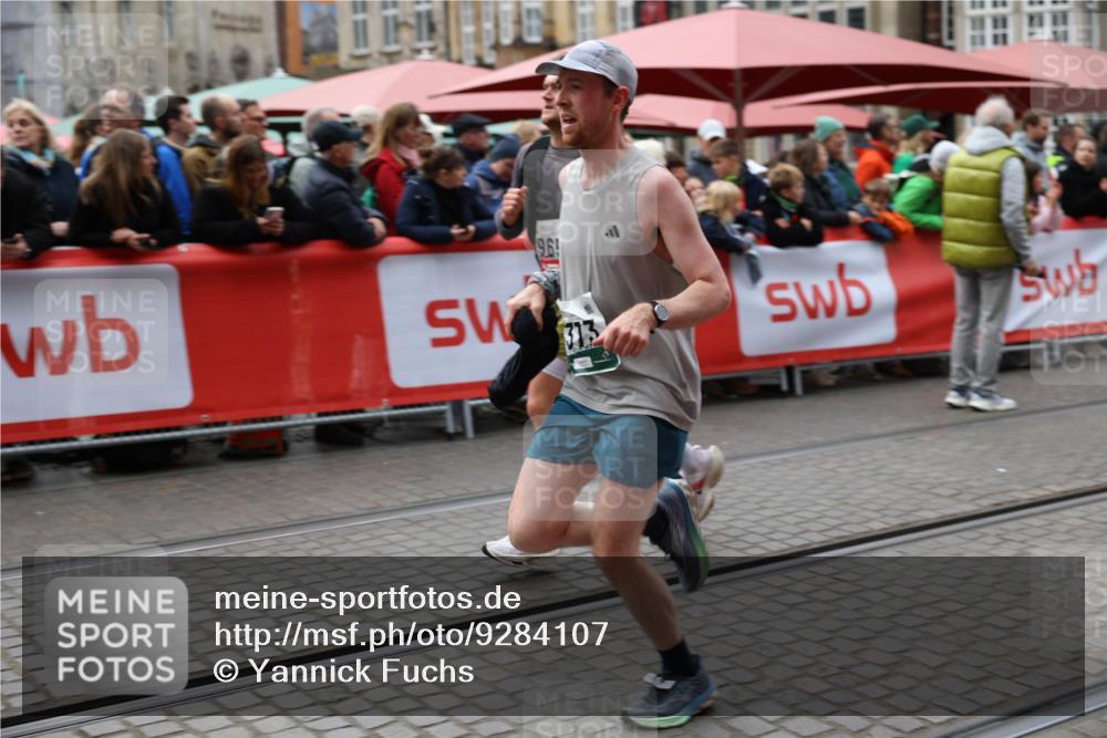 05.10.2025 - 20. swb-Marathon Bremen Yannick Fuchs http://msf.ph/oto/9284107 05.10.2025 13:00:49 Ziel 965, 3251, 3982, 5014, 7099, 7373 meine-sportfotos.de