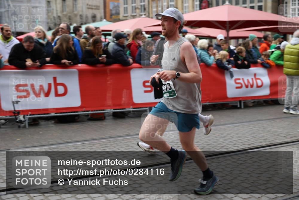 05.10.2025 - 20. swb-Marathon Bremen Yannick Fuchs http://msf.ph/oto/9284116 05.10.2025 13:00:49 Ziel 965, 3251, 3982, 5014, 7099, 7373 meine-sportfotos.de