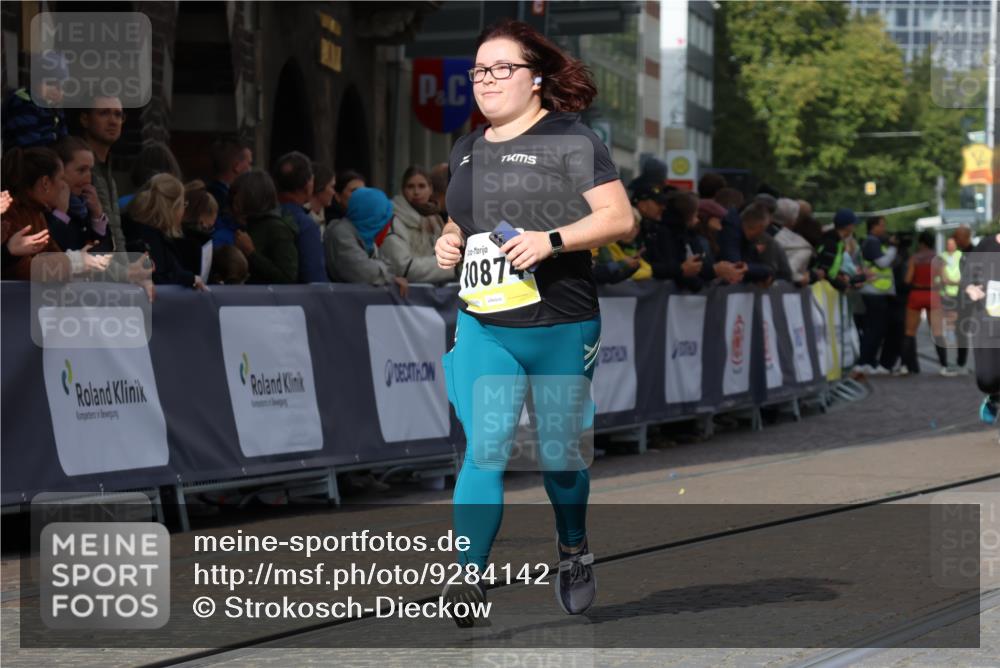 05.10.2025 - 20. swb-Marathon Bremen Strokosch-Dieckow http://msf.ph/oto/9284142 05.10.2025 11:17:09 Ziel 10759, 10874 meine-sportfotos.de