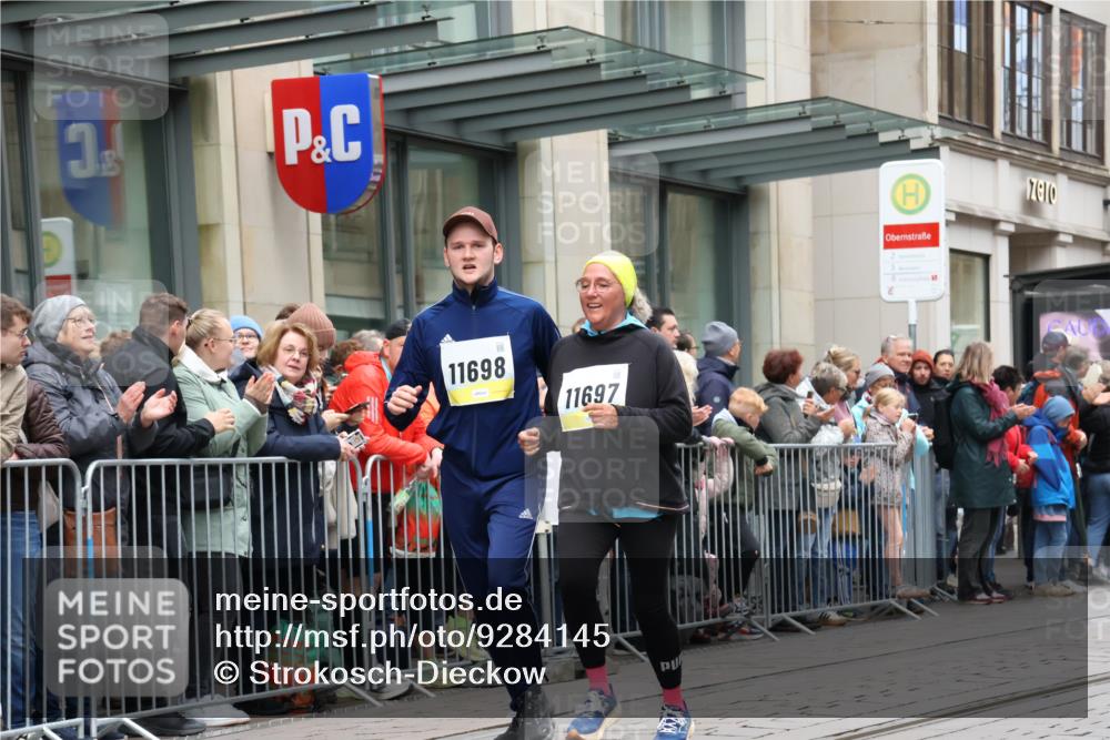 05.10.2025 - 20. swb-Marathon Bremen Strokosch-Dieckow http://msf.ph/oto/9284145 05.10.2025 11:26:26 Ziel 10153, 11697, 11698, 10153, 11697, 11698 meine-sportfotos.de