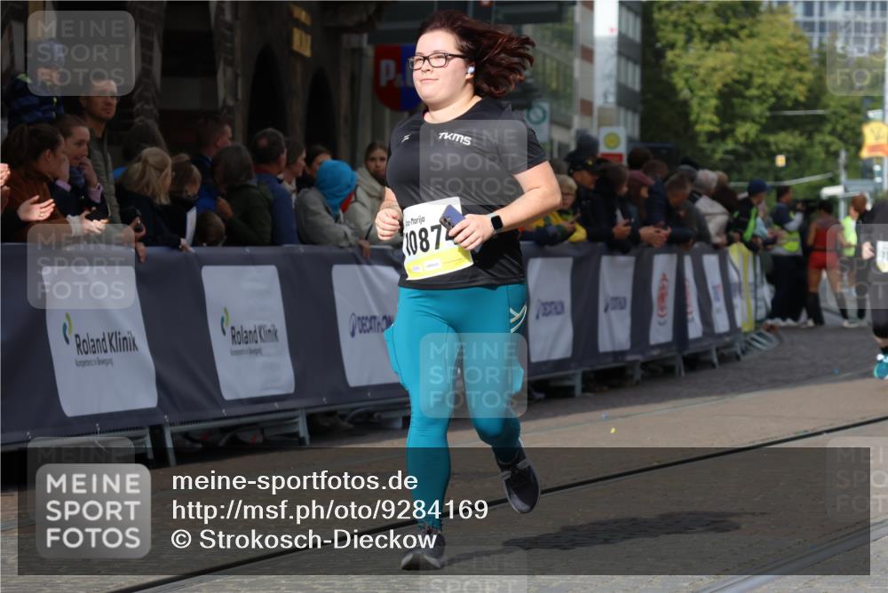05.10.2025 - 20. swb-Marathon Bremen Strokosch-Dieckow http://msf.ph/oto/9284169 05.10.2025 11:17:09 Ziel 10759, 10874 meine-sportfotos.de