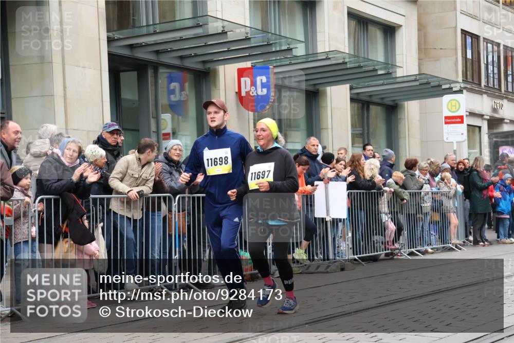 05.10.2025 - 20. swb-Marathon Bremen Strokosch-Dieckow http://msf.ph/oto/9284173 05.10.2025 11:26:27 Ziel 10153, 11697, 11698, 10153, 11697, 11698 meine-sportfotos.de