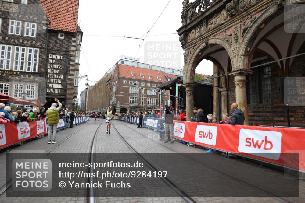 05.10.2025 - 20. swb-Marathon Bremen Yannick Fuchs http://msf.ph/oto/9284197 05.10.2025 13:00:54 Ziel 965, 3251, 3982, 5014, 7373, 9130 meine-sportfotos.de