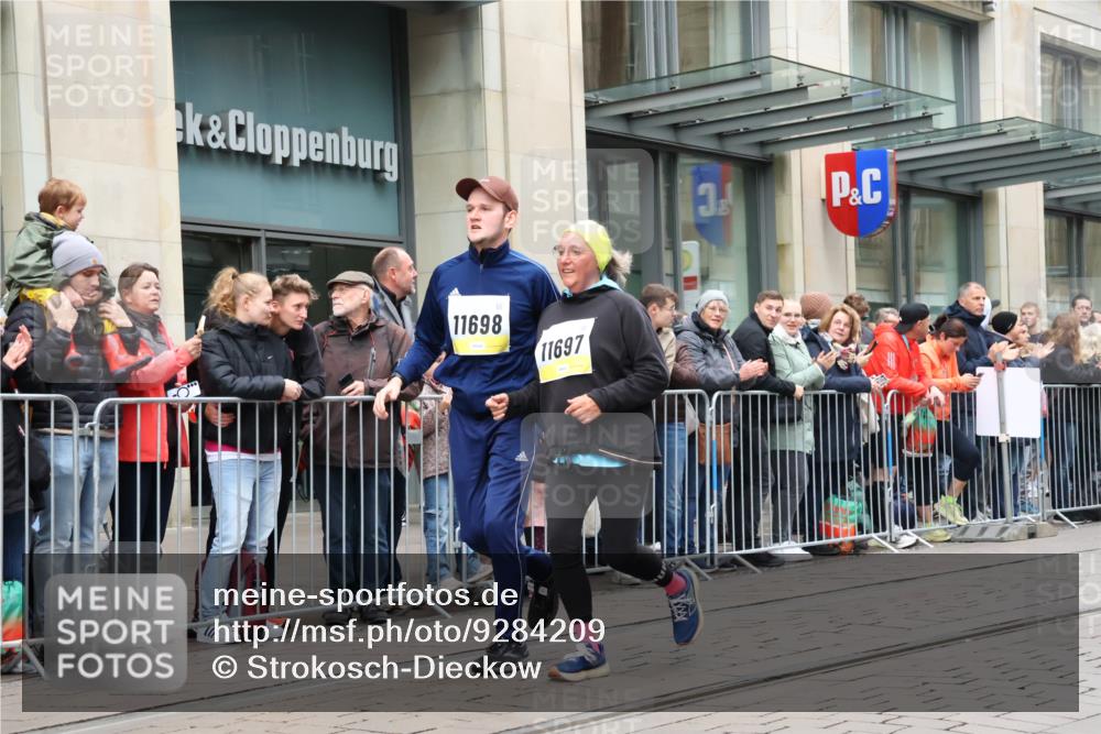 05.10.2025 - 20. swb-Marathon Bremen Strokosch-Dieckow http://msf.ph/oto/9284209 05.10.2025 11:26:28 Ziel 10153, 11697, 11698, 10153, 11697, 11698 meine-sportfotos.de