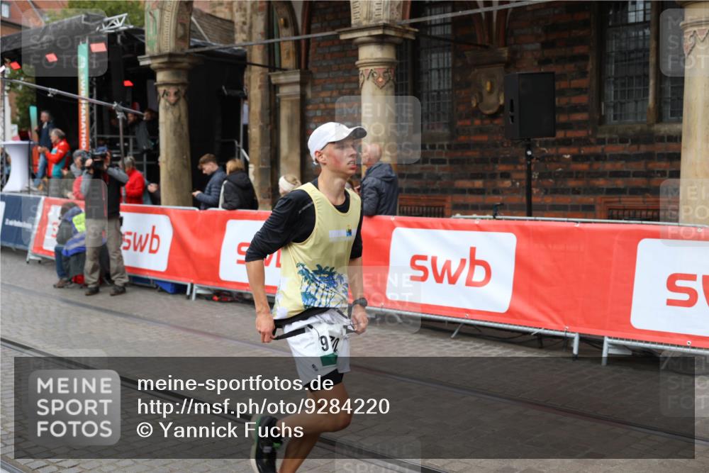 05.10.2025 - 20. swb-Marathon Bremen Yannick Fuchs http://msf.ph/oto/9284220 05.10.2025 13:00:56 Ziel 965, 5014, 7373, 9130 meine-sportfotos.de