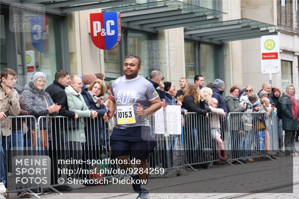 05.10.2025 - 20. swb-Marathon Bremen Strokosch-Dieckow http://msf.ph/oto/9284259 05.10.2025 11:26:33 Ziel 10153, 11697, 11698, 10153, 11697, 11698 meine-sportfotos.de