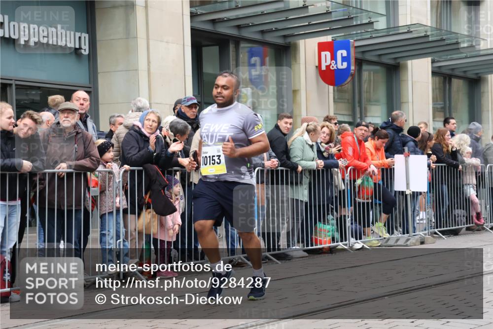 05.10.2025 - 20. swb-Marathon Bremen Strokosch-Dieckow http://msf.ph/oto/9284287 05.10.2025 11:26:33 Ziel 10153, 11697, 11698, 10153, 11697, 11698 meine-sportfotos.de