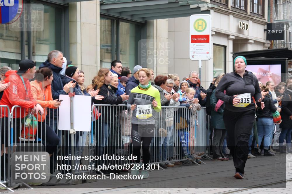 05.10.2025 - 20. swb-Marathon Bremen Strokosch-Dieckow http://msf.ph/oto/9284301 05.10.2025 11:26:56 Ziel  meine-sportfotos.de