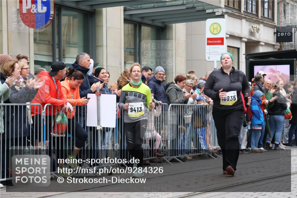 05.10.2025 - 20. swb-Marathon Bremen Strokosch-Dieckow http://msf.ph/oto/9284326 05.10.2025 11:26:57 Ziel  meine-sportfotos.de