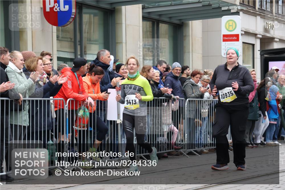 05.10.2025 - 20. swb-Marathon Bremen Strokosch-Dieckow http://msf.ph/oto/9284336 05.10.2025 11:26:57 Ziel  meine-sportfotos.de