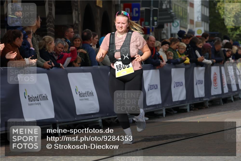 05.10.2025 - 20. swb-Marathon Bremen Strokosch-Dieckow http://msf.ph/oto/9284353 05.10.2025 11:17:25 Ziel 9805 meine-sportfotos.de