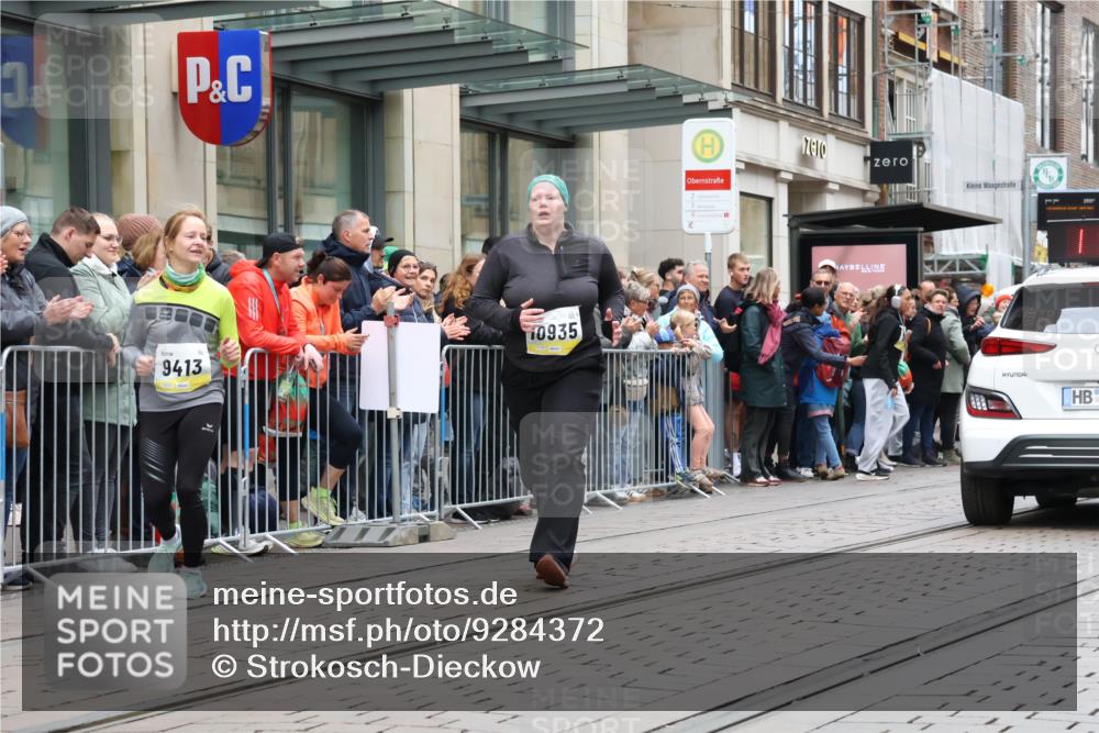 05.10.2025 - 20. swb-Marathon Bremen Strokosch-Dieckow http://msf.ph/oto/9284372 05.10.2025 11:26:59 Ziel  meine-sportfotos.de
