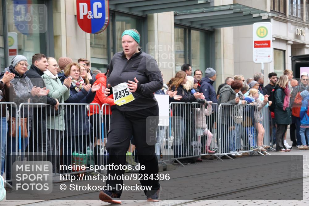 05.10.2025 - 20. swb-Marathon Bremen Strokosch-Dieckow http://msf.ph/oto/9284396 05.10.2025 11:27:00 Ziel  meine-sportfotos.de