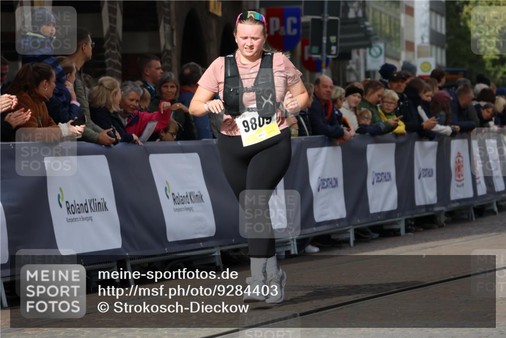 05.10.2025 - 20. swb-Marathon Bremen Strokosch-Dieckow http://msf.ph/oto/9284403 05.10.2025 11:17:25 Ziel 9805 meine-sportfotos.de