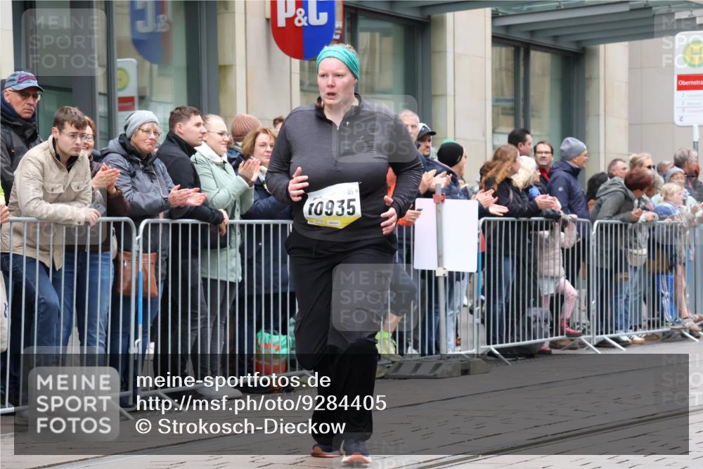 05.10.2025 - 20. swb-Marathon Bremen Strokosch-Dieckow http://msf.ph/oto/9284405 05.10.2025 11:27:00 Ziel  meine-sportfotos.de