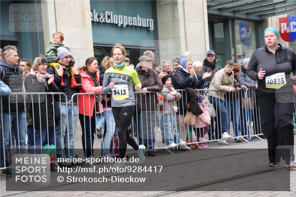 05.10.2025 - 20. swb-Marathon Bremen Strokosch-Dieckow http://msf.ph/oto/9284417 05.10.2025 11:27:01 Ziel  meine-sportfotos.de