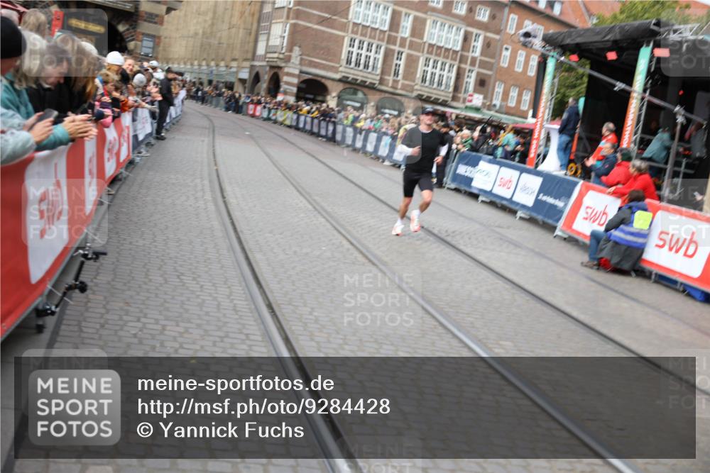 05.10.2025 - 20. swb-Marathon Bremen Yannick Fuchs http://msf.ph/oto/9284428 05.10.2025 13:02:13 Ziel 4988 meine-sportfotos.de