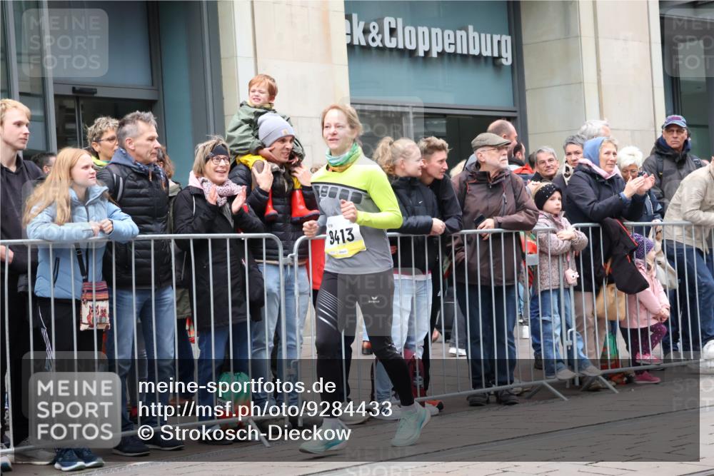 05.10.2025 - 20. swb-Marathon Bremen Strokosch-Dieckow http://msf.ph/oto/9284433 05.10.2025 11:27:01 Ziel  meine-sportfotos.de
