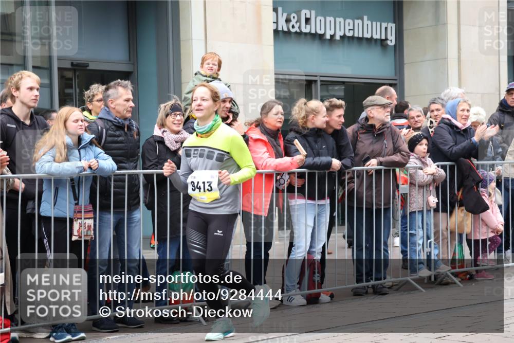 05.10.2025 - 20. swb-Marathon Bremen Strokosch-Dieckow http://msf.ph/oto/9284444 05.10.2025 11:27:01 Ziel  meine-sportfotos.de