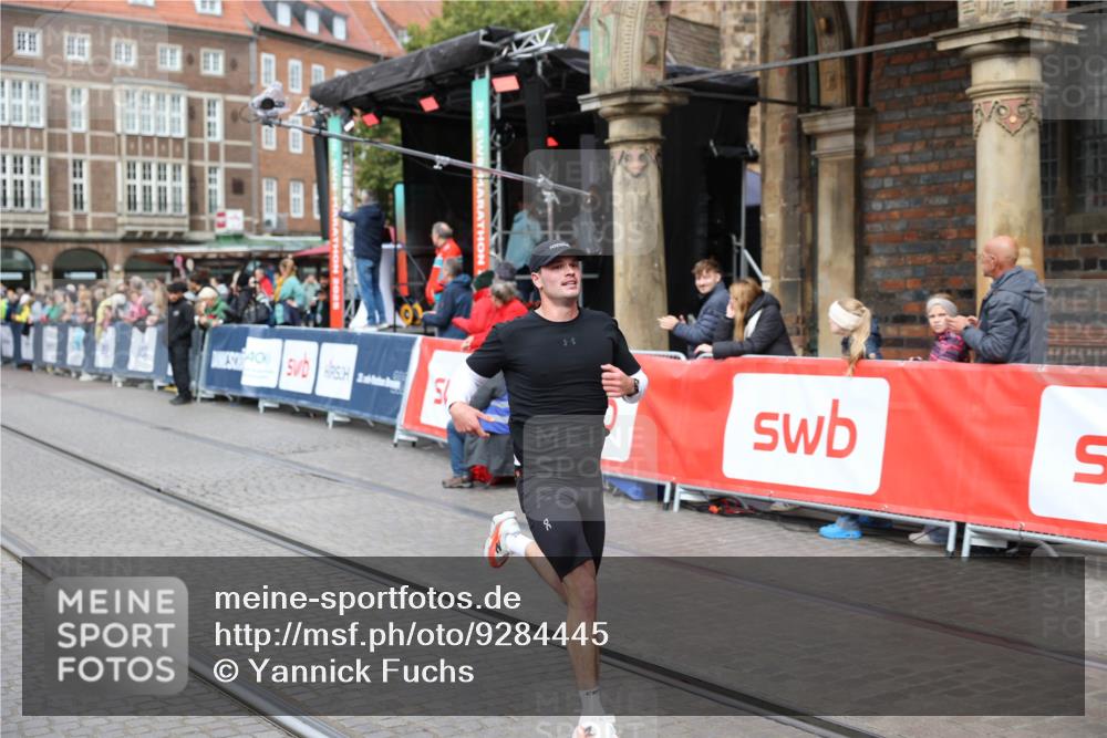 05.10.2025 - 20. swb-Marathon Bremen Yannick Fuchs http://msf.ph/oto/9284445 05.10.2025 13:02:14 Ziel 4988 meine-sportfotos.de