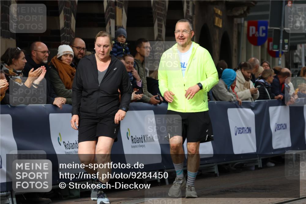 05.10.2025 - 20. swb-Marathon Bremen Strokosch-Dieckow http://msf.ph/oto/9284450 05.10.2025 11:17:37 Ziel 9869, 10312, 10465 meine-sportfotos.de