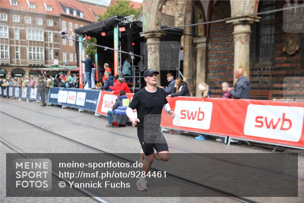 05.10.2025 - 20. swb-Marathon Bremen Yannick Fuchs http://msf.ph/oto/9284461 05.10.2025 13:02:14 Ziel 4988 meine-sportfotos.de