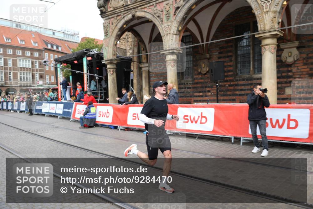 05.10.2025 - 20. swb-Marathon Bremen Yannick Fuchs http://msf.ph/oto/9284470 05.10.2025 13:02:14 Ziel 4988 meine-sportfotos.de