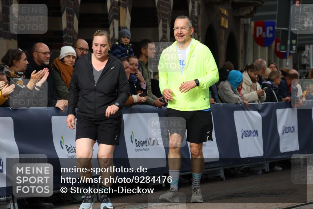 05.10.2025 - 20. swb-Marathon Bremen Strokosch-Dieckow http://msf.ph/oto/9284476 05.10.2025 11:17:37 Ziel 9869, 10312, 10465 meine-sportfotos.de