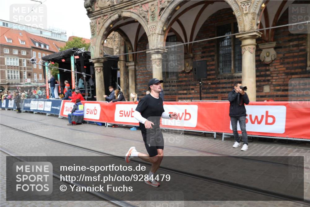 05.10.2025 - 20. swb-Marathon Bremen Yannick Fuchs http://msf.ph/oto/9284479 05.10.2025 13:02:14 Ziel 4988 meine-sportfotos.de