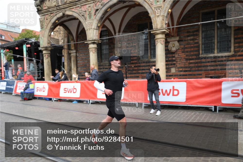 05.10.2025 - 20. swb-Marathon Bremen Yannick Fuchs http://msf.ph/oto/9284501 05.10.2025 13:02:15 Ziel 4988 meine-sportfotos.de