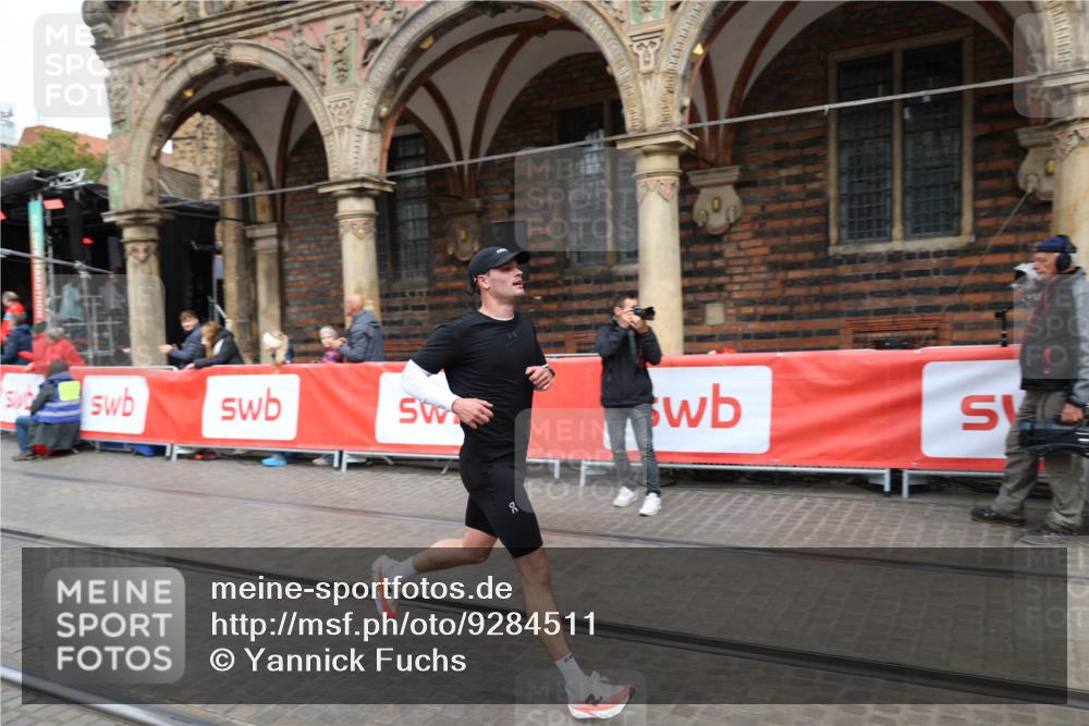 05.10.2025 - 20. swb-Marathon Bremen Yannick Fuchs http://msf.ph/oto/9284511 05.10.2025 13:02:15 Ziel 4988 meine-sportfotos.de