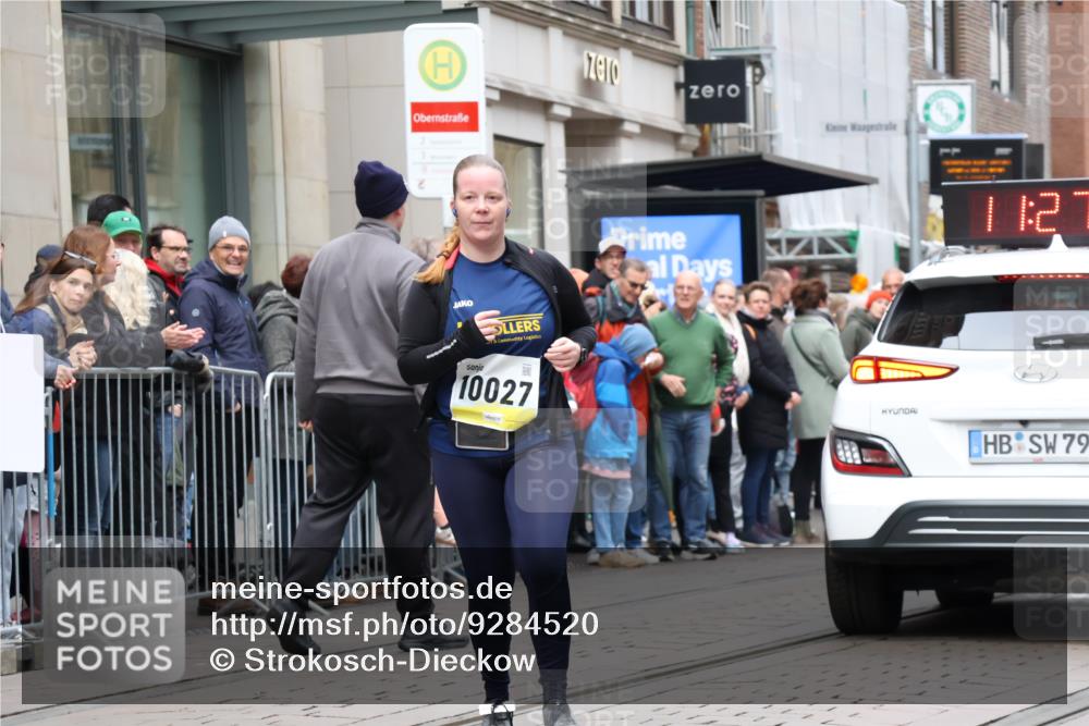 05.10.2025 - 20. swb-Marathon Bremen Strokosch-Dieckow http://msf.ph/oto/9284520 05.10.2025 11:27:38 Ziel 10027, 10027 meine-sportfotos.de