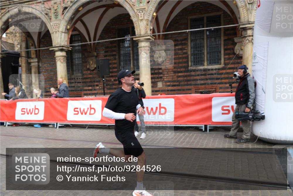 05.10.2025 - 20. swb-Marathon Bremen Yannick Fuchs http://msf.ph/oto/9284526 05.10.2025 13:02:15 Ziel 4988 meine-sportfotos.de
