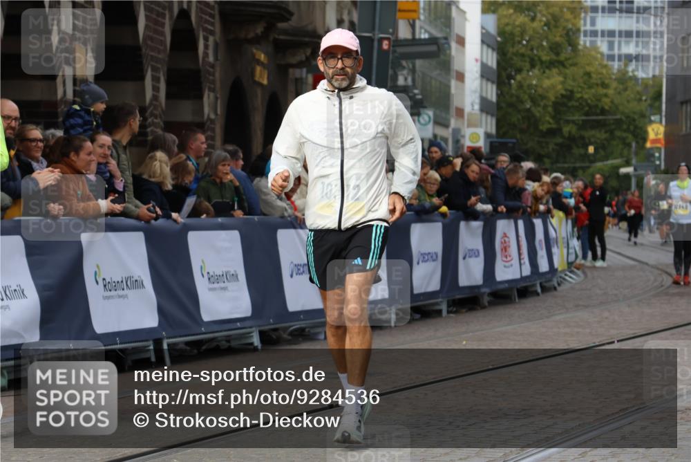 05.10.2025 - 20. swb-Marathon Bremen Strokosch-Dieckow http://msf.ph/oto/9284536 05.10.2025 11:17:39 Ziel 9869, 10312, 10465 meine-sportfotos.de