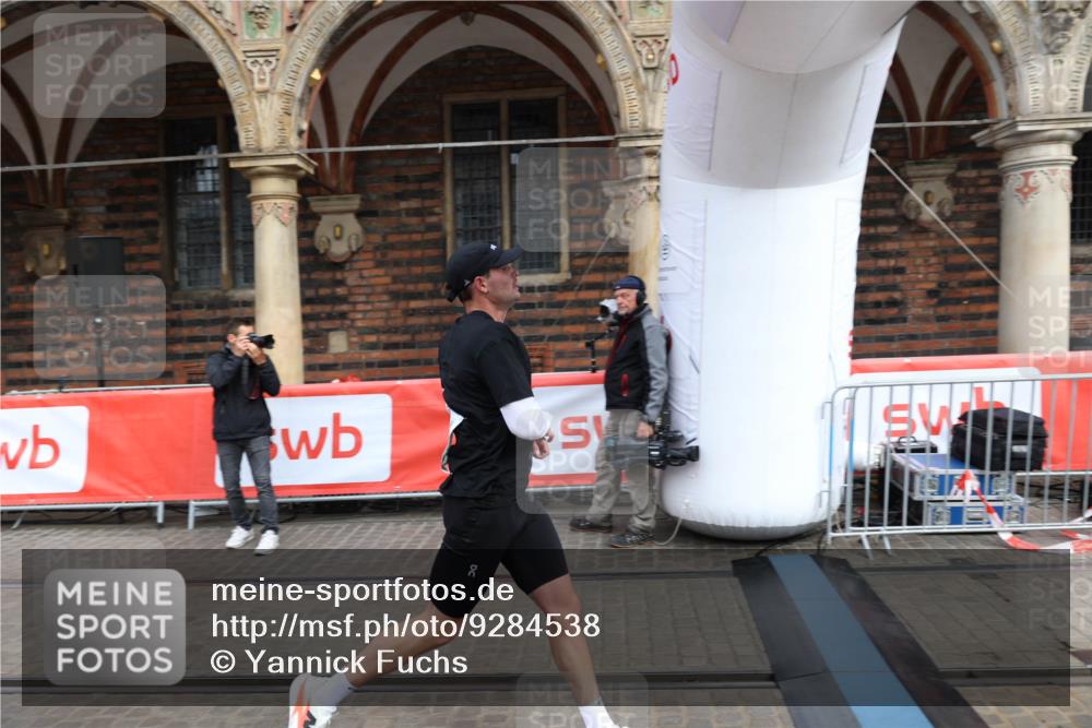 05.10.2025 - 20. swb-Marathon Bremen Yannick Fuchs http://msf.ph/oto/9284538 05.10.2025 13:02:15 Ziel 4988 meine-sportfotos.de