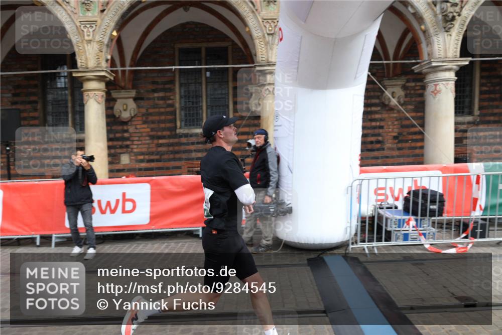 05.10.2025 - 20. swb-Marathon Bremen Yannick Fuchs http://msf.ph/oto/9284545 05.10.2025 13:02:15 Ziel 4988 meine-sportfotos.de