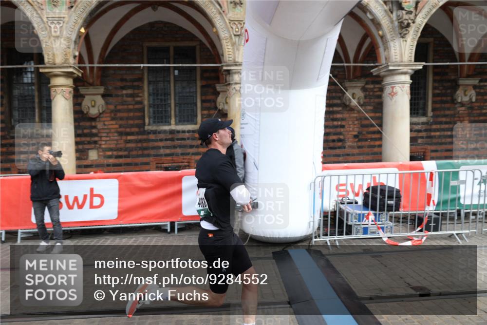 05.10.2025 - 20. swb-Marathon Bremen Yannick Fuchs http://msf.ph/oto/9284552 05.10.2025 13:02:15 Ziel 4988 meine-sportfotos.de