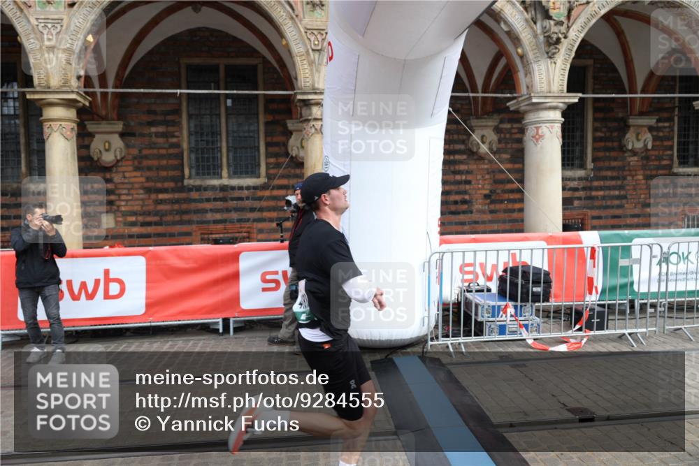 05.10.2025 - 20. swb-Marathon Bremen Yannick Fuchs http://msf.ph/oto/9284555 05.10.2025 13:02:15 Ziel 4988 meine-sportfotos.de