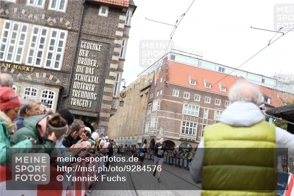 05.10.2025 - 20. swb-Marathon Bremen Yannick Fuchs http://msf.ph/oto/9284576 05.10.2025 13:02:30 Ziel 662 meine-sportfotos.de