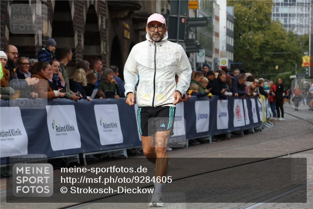 05.10.2025 - 20. swb-Marathon Bremen Strokosch-Dieckow http://msf.ph/oto/9284605 05.10.2025 11:17:39 Ziel 9869, 10312, 10465 meine-sportfotos.de