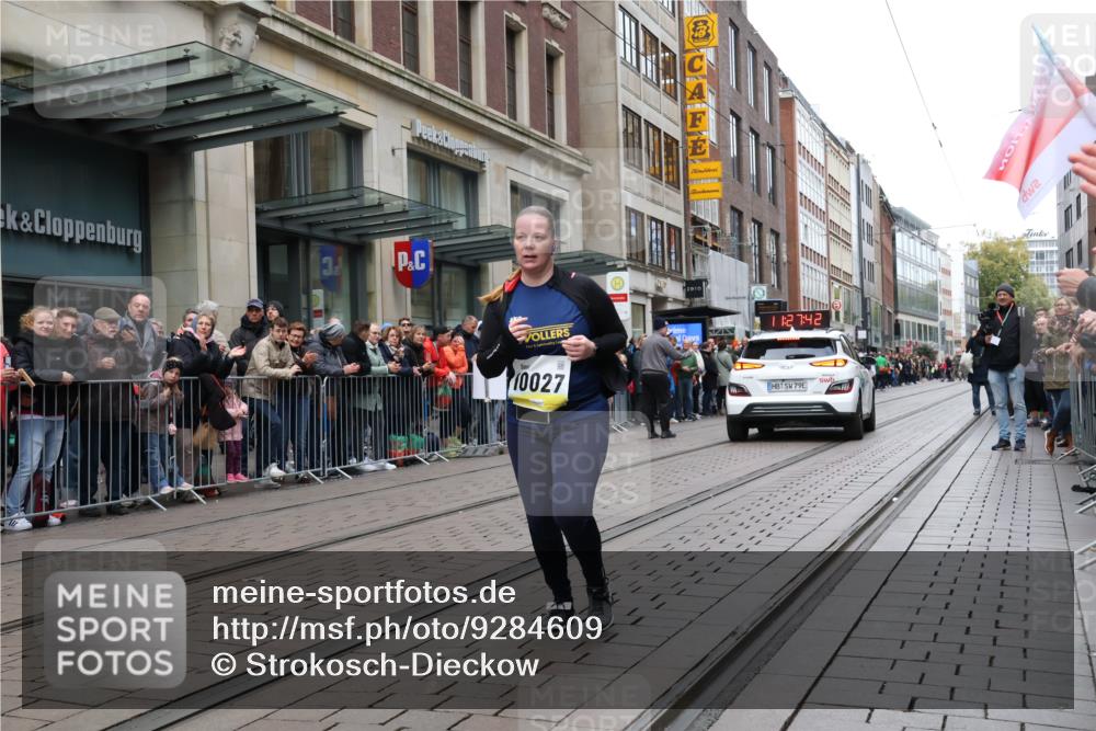 05.10.2025 - 20. swb-Marathon Bremen Strokosch-Dieckow http://msf.ph/oto/9284609 05.10.2025 11:27:41 Ziel 10027, 10027 meine-sportfotos.de