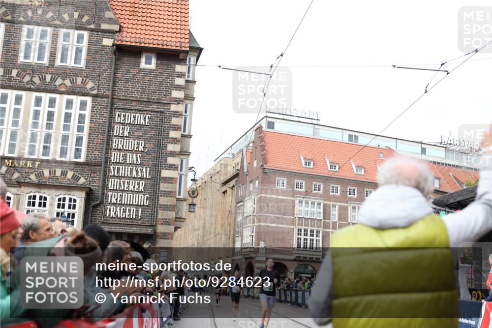 05.10.2025 - 20. swb-Marathon Bremen Yannick Fuchs http://msf.ph/oto/9284623 05.10.2025 13:02:31 Ziel 662 meine-sportfotos.de